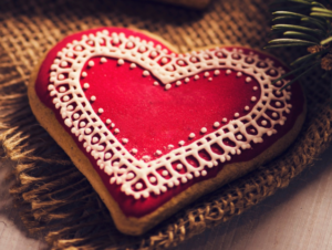 Szépen kidíszített mézeskalács szív